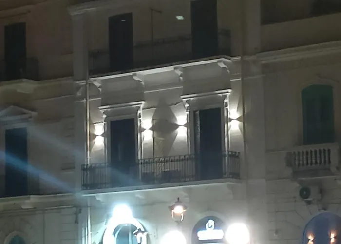 Helios One ゲストハウス 3*